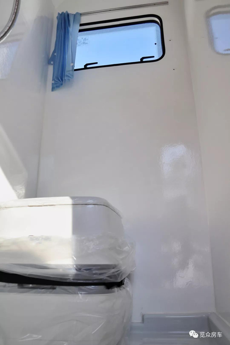 外觀大氣，空間十足的房車