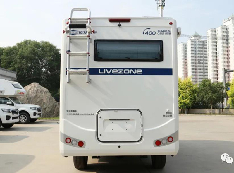 帶老人孩子出行，適合選這款房車(chē)