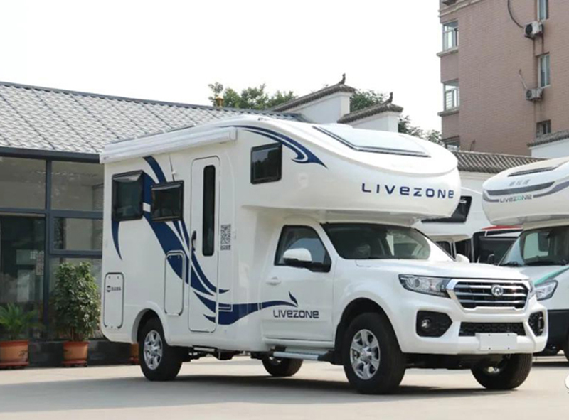 帶老人孩子出行，適合選這款房車(chē)