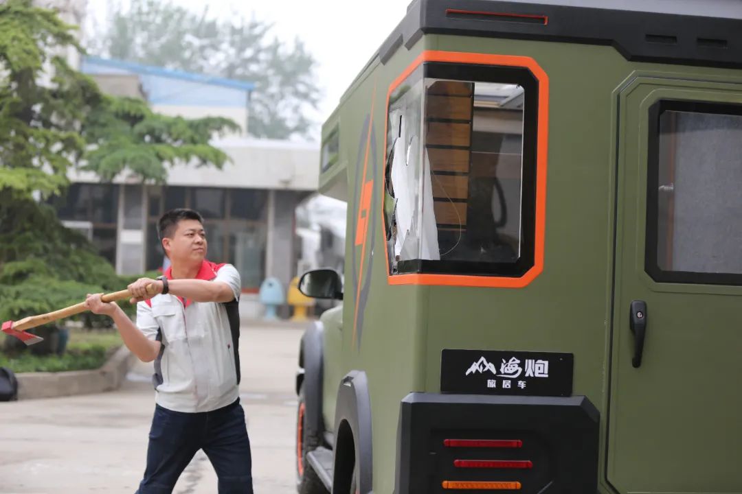 砸掉山海炮旅居車,覽眾房車究竟在搞什么? 砸掉山海炮旅居車,覽眾房車究竟在搞什么?