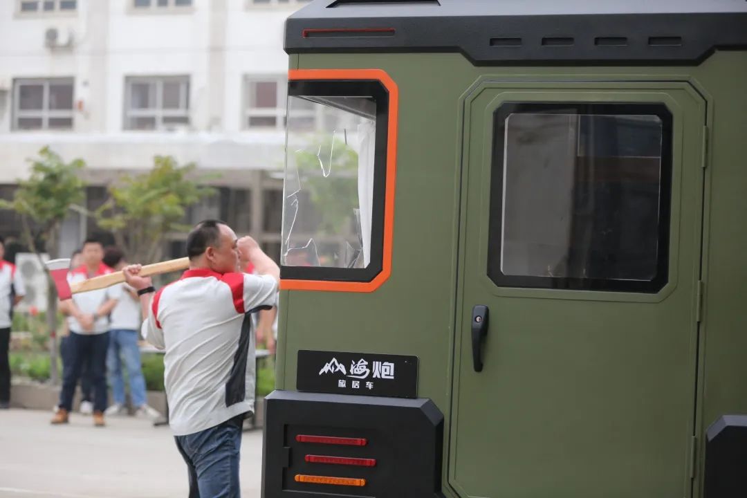 砸掉山海炮旅居車,覽眾房車究竟在搞什么? 砸掉山海炮旅居車,覽眾房車究竟在搞什么?